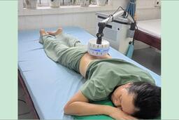 Sử dụng sóng ngắn trong điều trị vật lý trị liệu tại Bệnh viện Y học cổ truyền Lai Châu