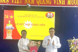 Lễ kết nạp Đảng viên mới tại chi bộ Bệnh viện Y học cổ truyền tỉnh Lai Châu